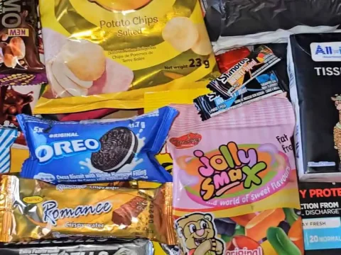 Soft Days Box opened, a comforting snack box for a cosy day in
